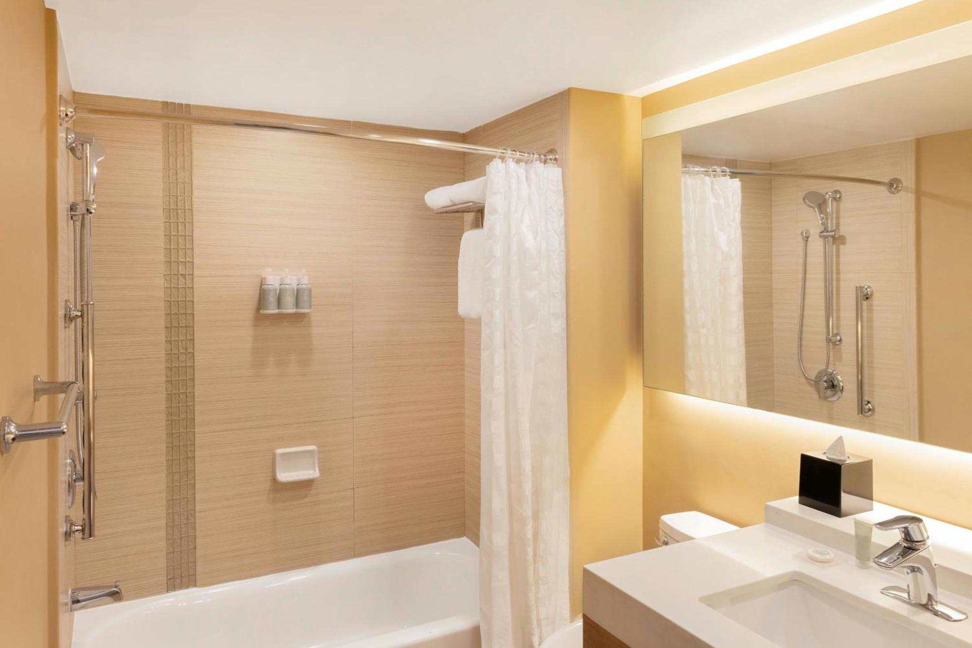 Отель Courtyard By Marriott La Paz Baja California Sur Экстерьер фото